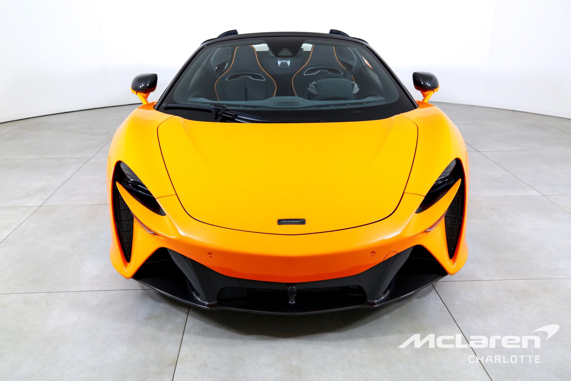 Used 2025 McLaren Artura Spider image 5