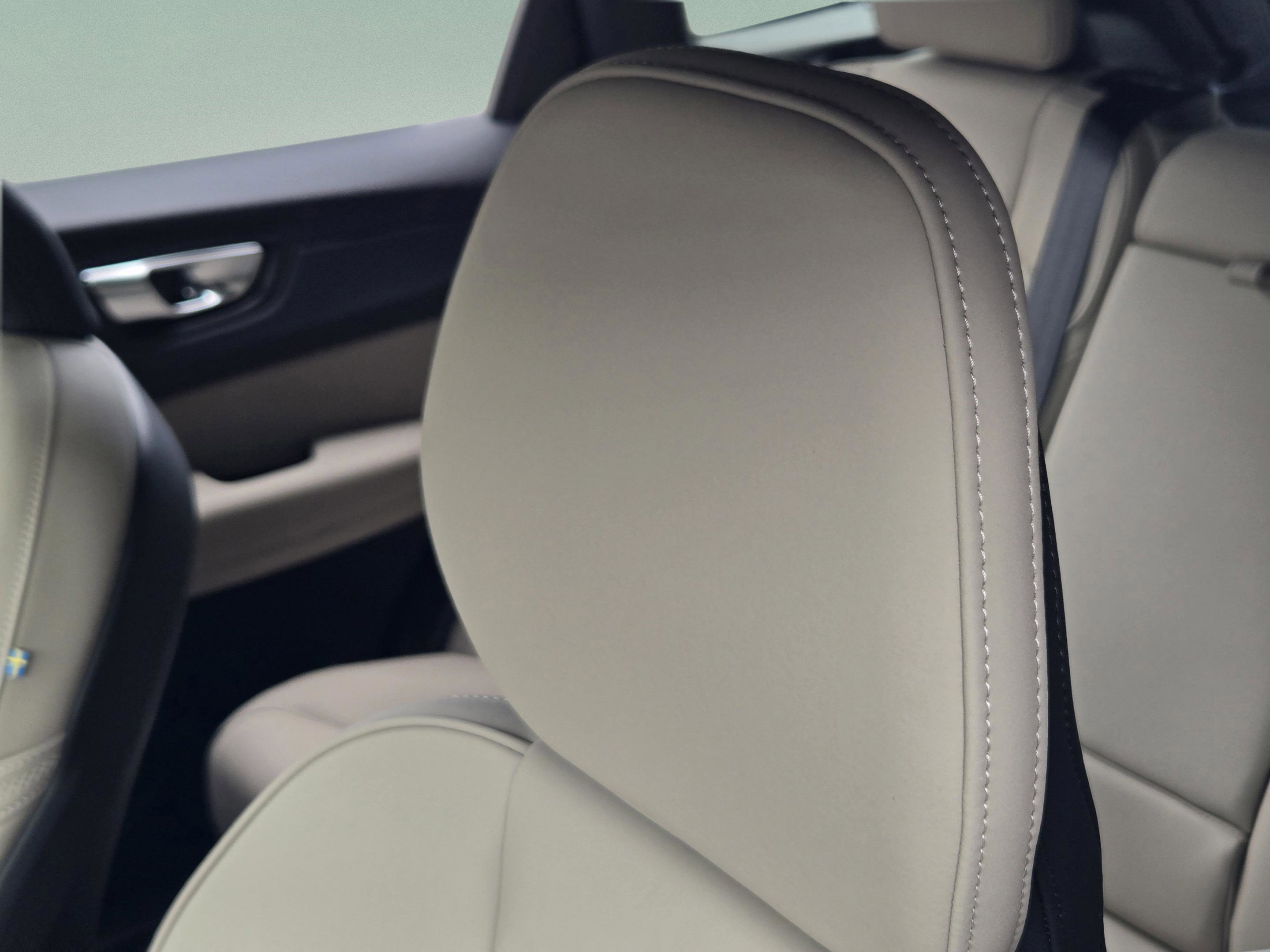 New 2026 Volvo XC60 B5 Plus w/ Protection Package Premier image 12