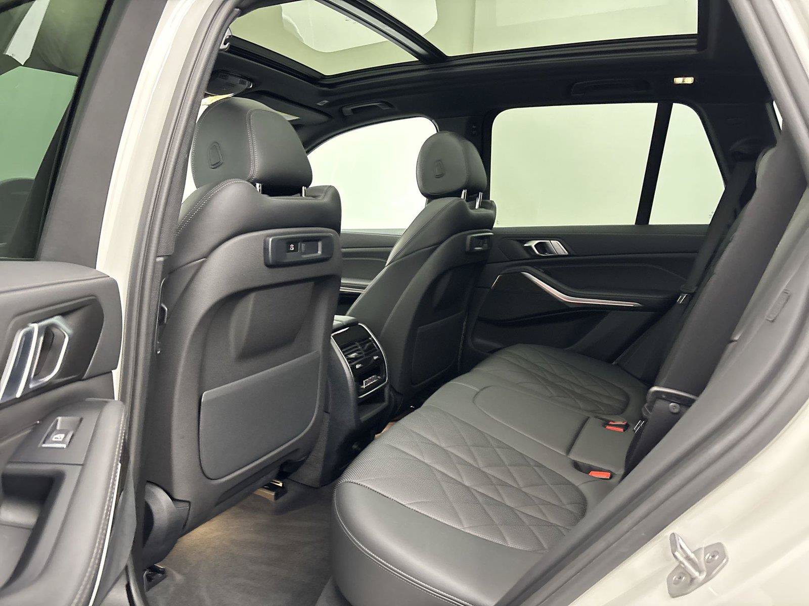 Used 2023 BMW X5 xDrive40i w/ M Sport Package AWD/4WD image 29