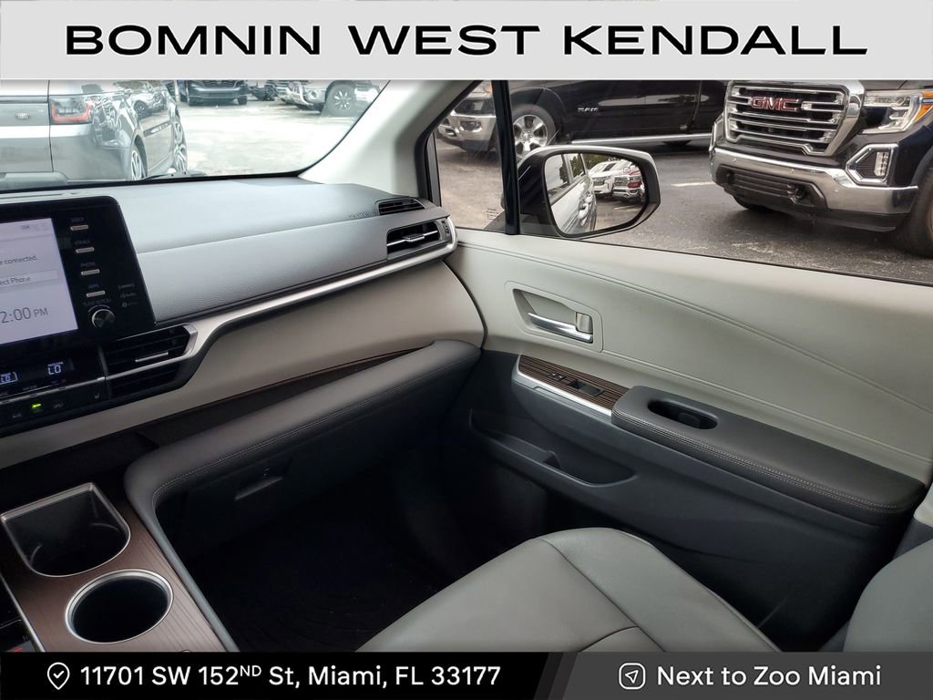 Used 2021 Toyota Sienna XLE image 16