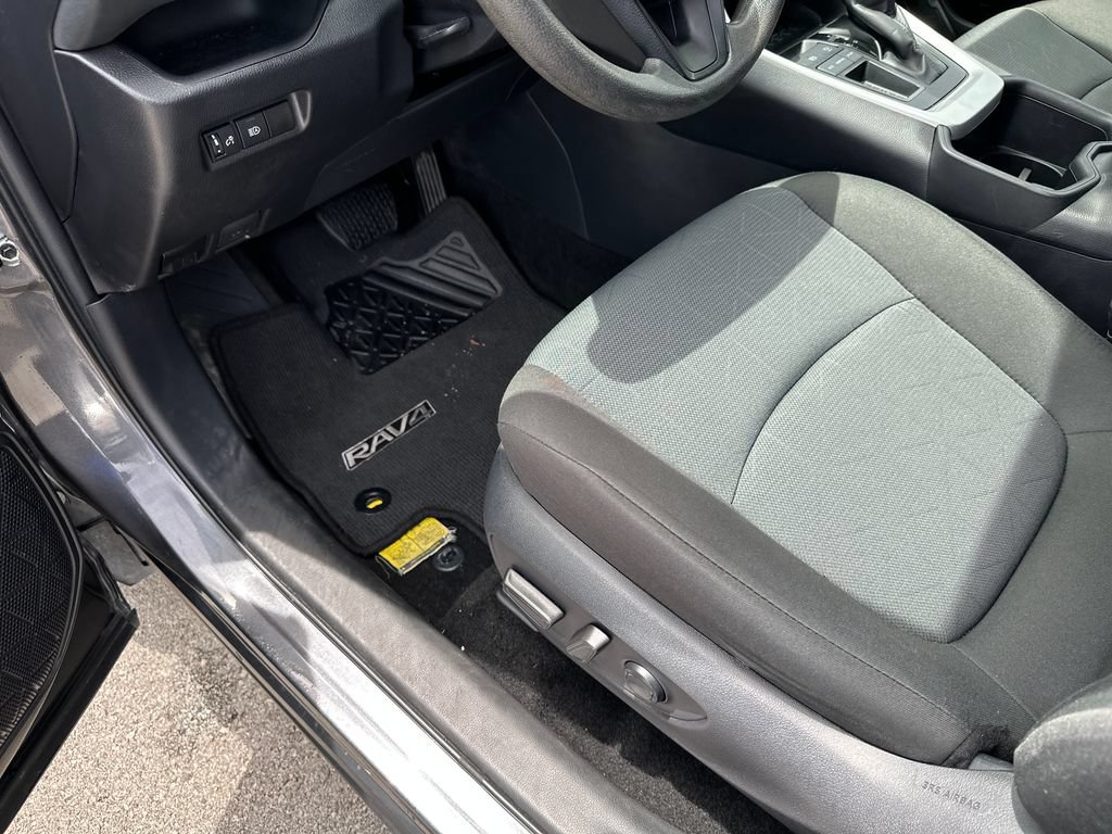 Used 2025 Toyota RAV4 XLE FWD image 20