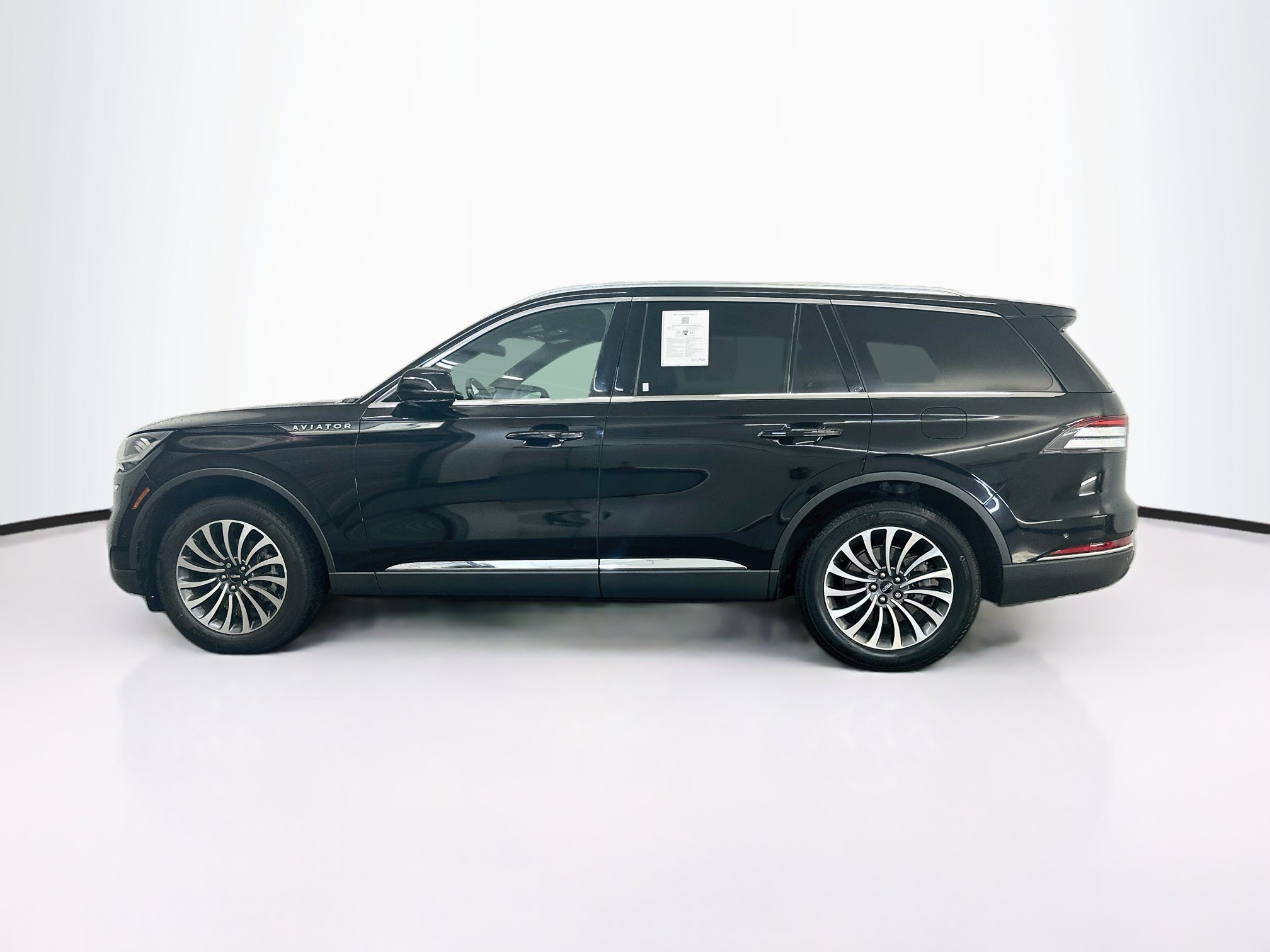 Used 2022 Lincoln Aviator Reserve w/ Equipment Group 201A AWD/4WD image 4