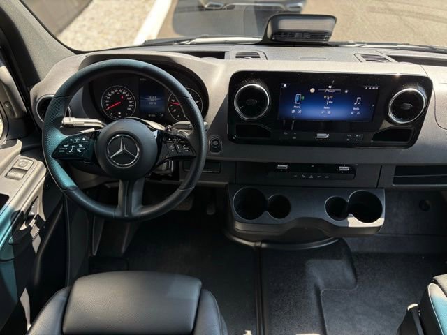 Used 2025 Mercedes-Benz Sprinter 2500 image 33