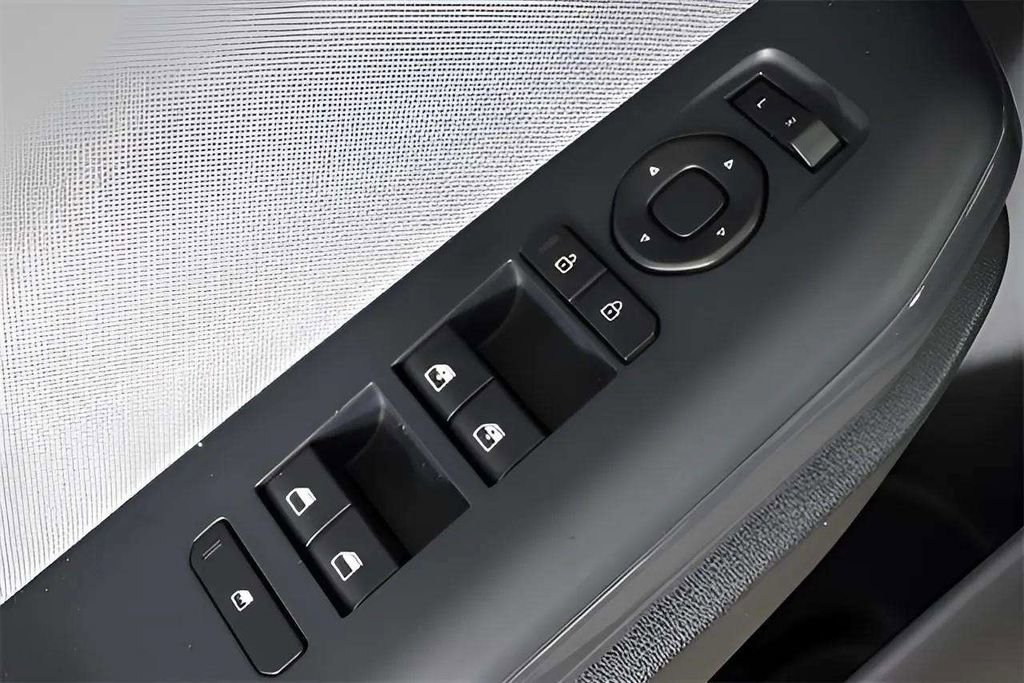 Certified 2025 Kia K4 EX FWD image 9