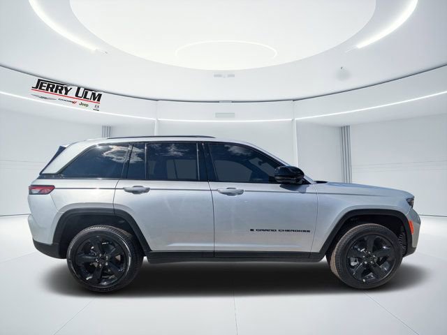 New 2025 Jeep Grand Cherokee Limited w/ Black Appearance Package image 2
