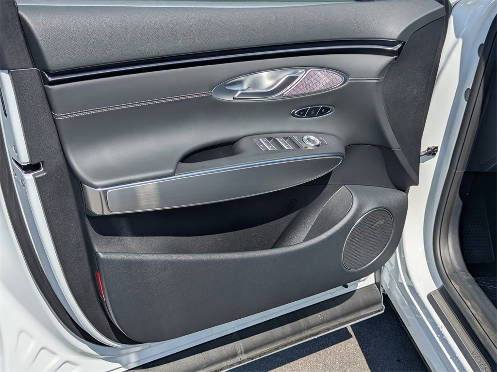 Used 2026 Genesis GV70 2.5T Select image 10