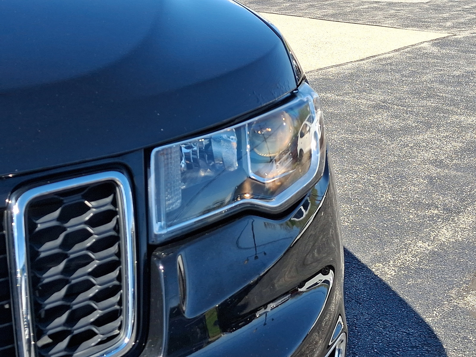 Used 2018 Jeep Grand Cherokee Limited AWD/4WD image 11