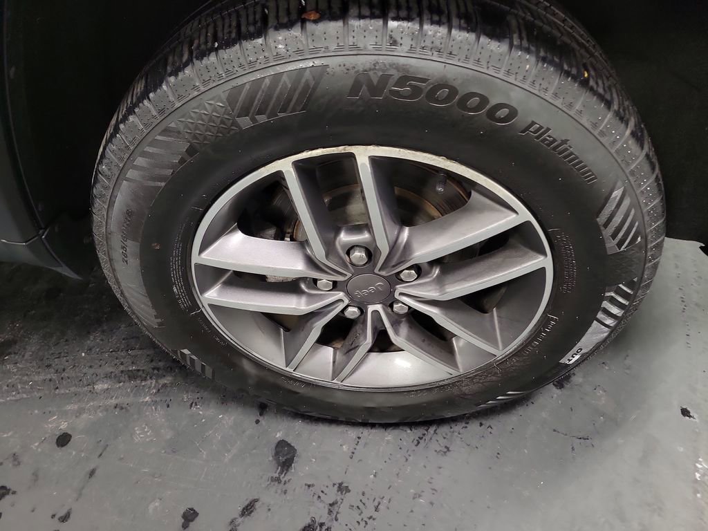 Used 2019 Jeep Grand Cherokee Limited image 11