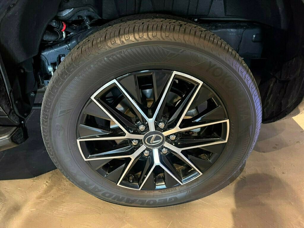 Used 2025 Lexus GX 550 PremiumPlus/TrafficAssist/Blac w/ Accessory Package (31) image 11