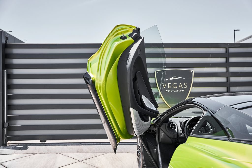 Used 2023 McLaren GT RWD image 31
