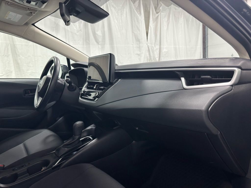 Used 2025 Toyota Corolla LE w/ LE Premium Package image 58