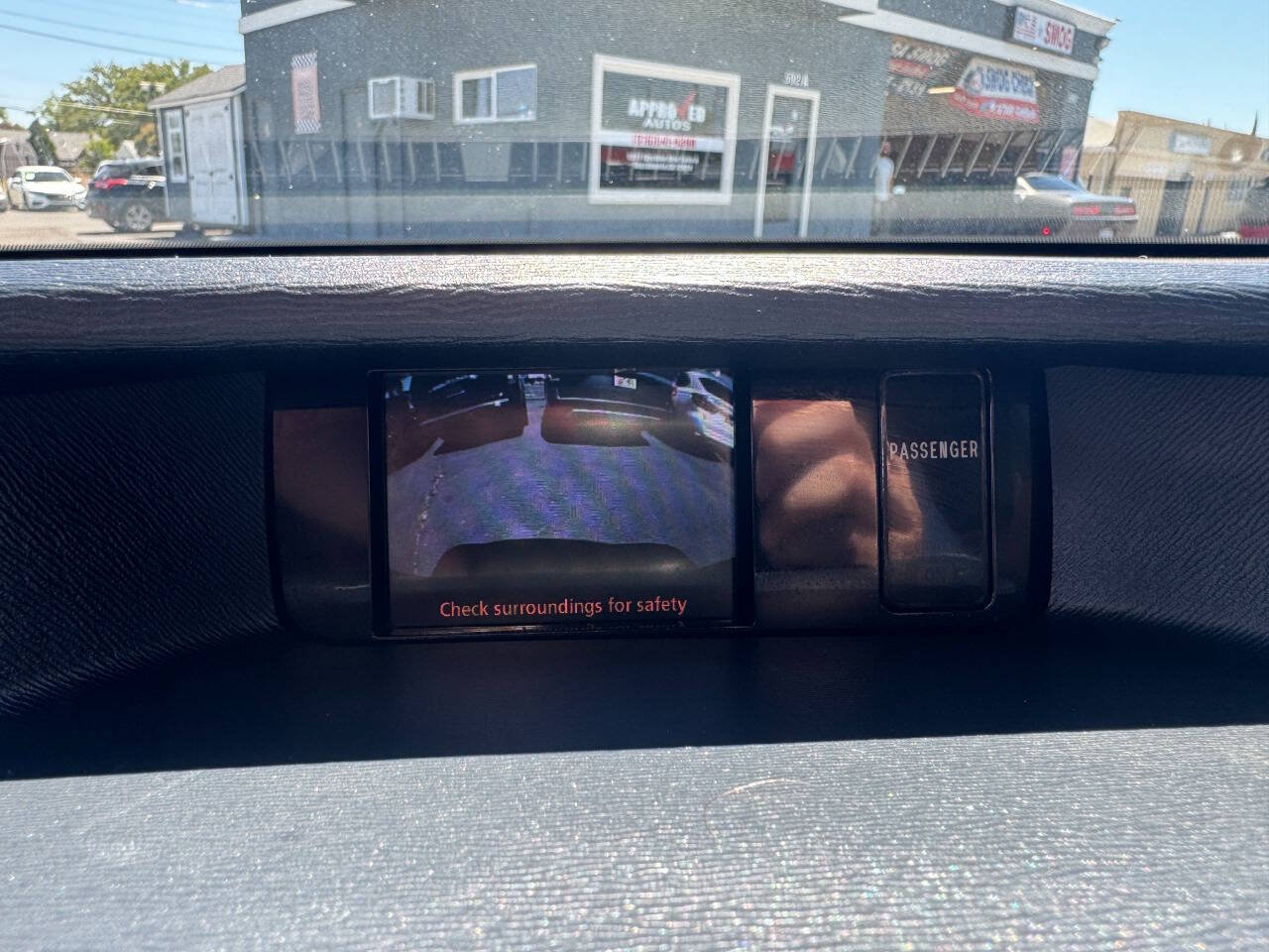 Used 2014 Toyota Sienna SE FWD image 18