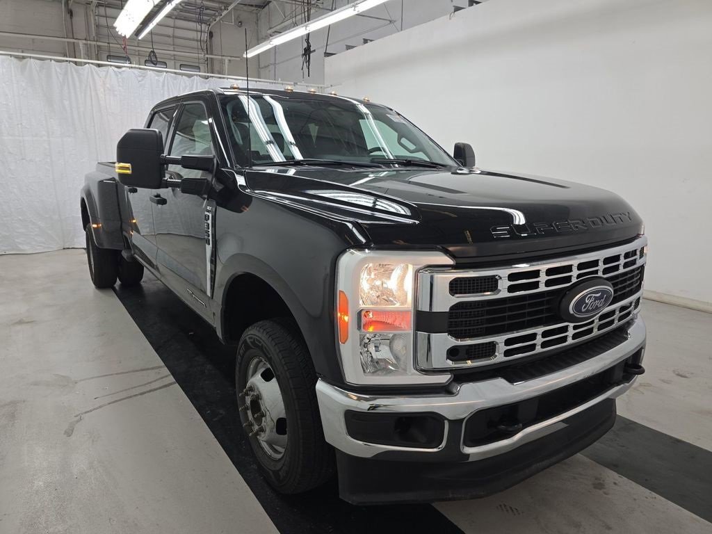 Used 2024 Ford F350 XLT image 2