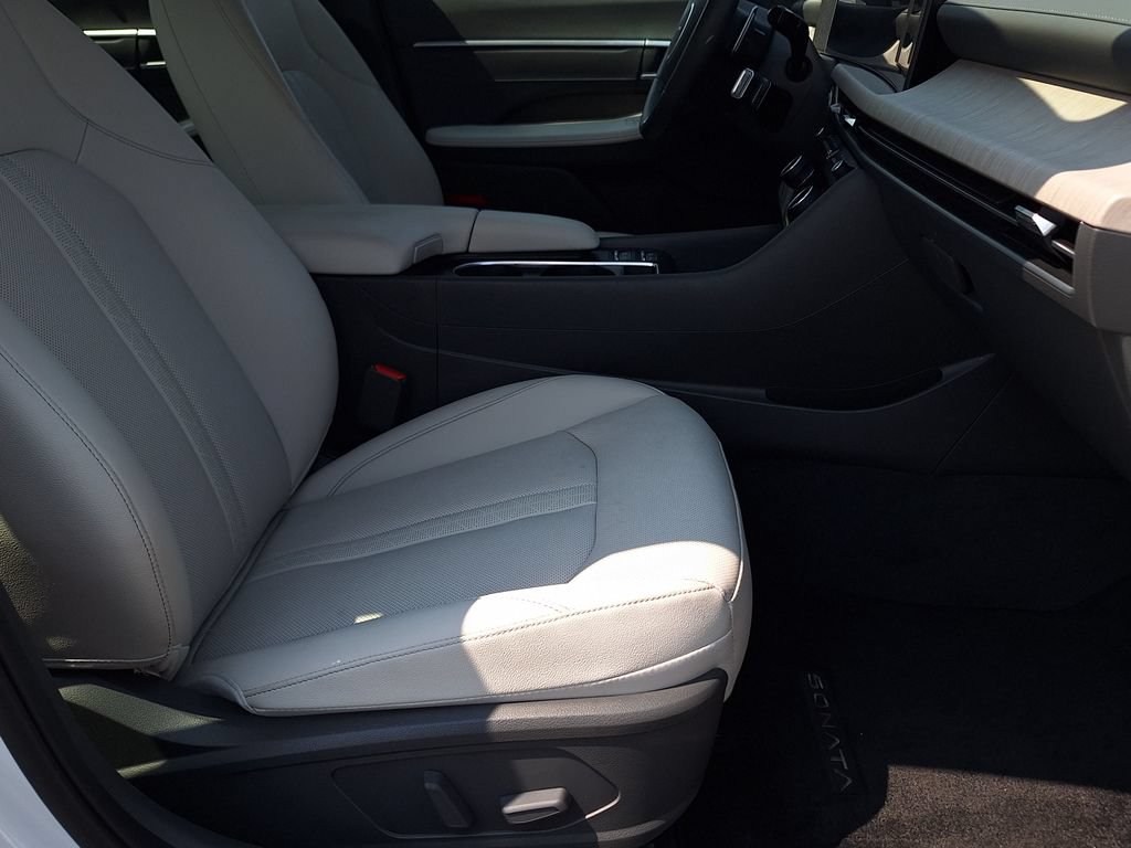 Certified 2025 Hyundai Sonata Limited FWD image 28