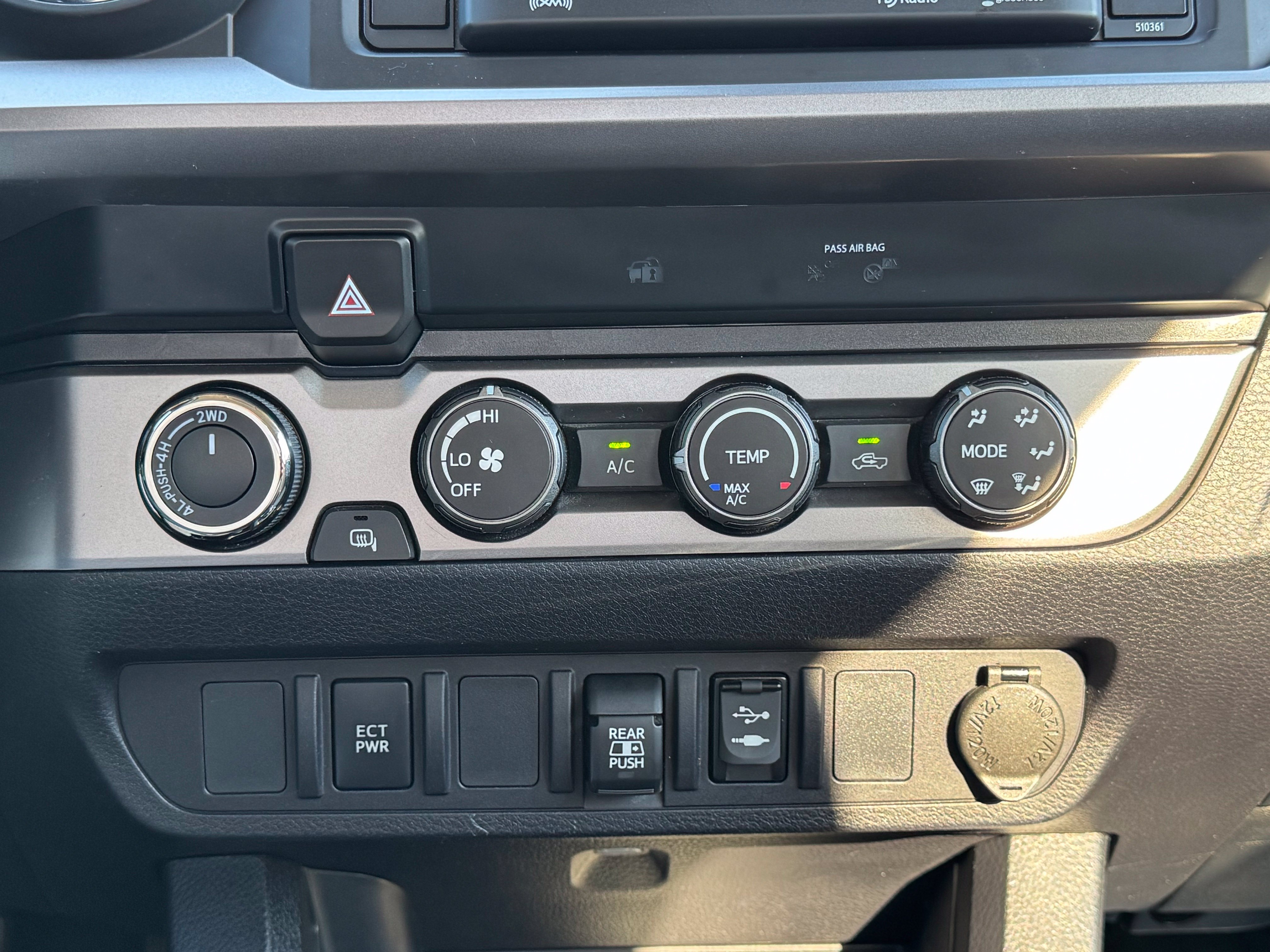 Used 2019 Toyota Tacoma SR5 AWD/4WD image 40