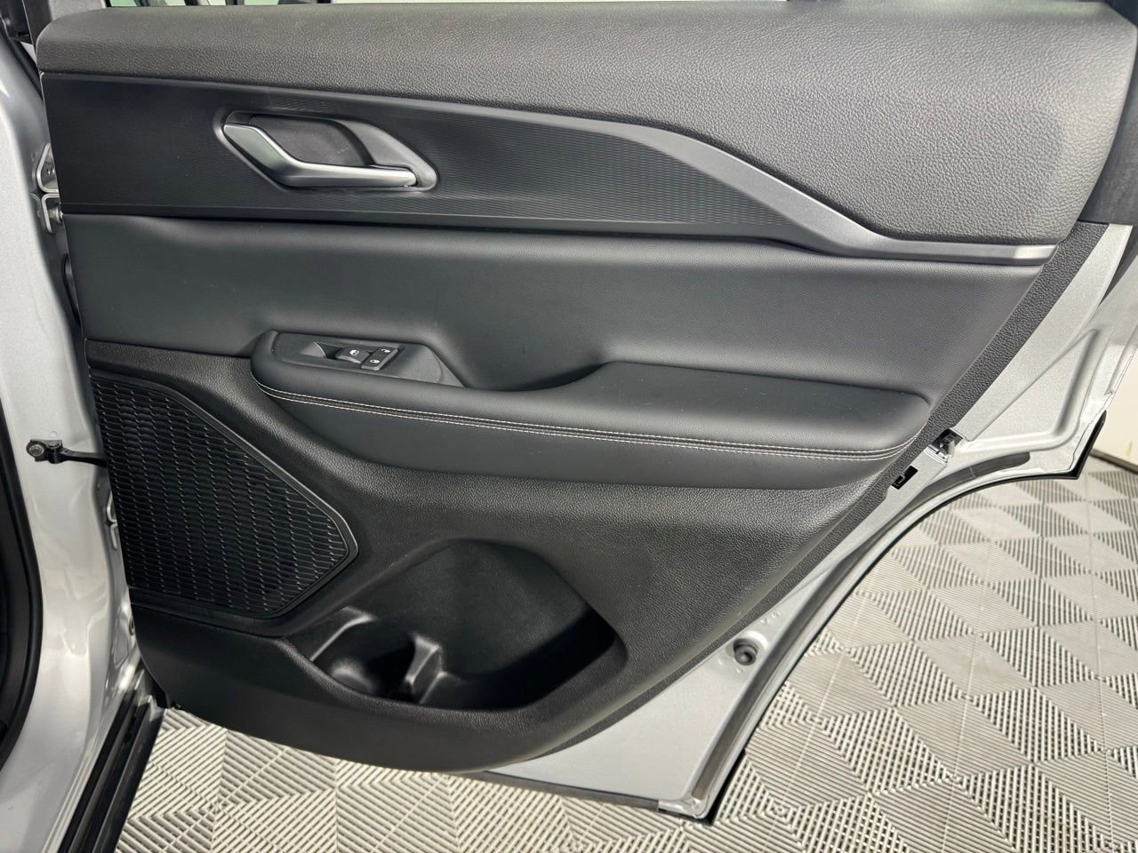 Used 2023 Jeep Grand Cherokee Laredo X image 27