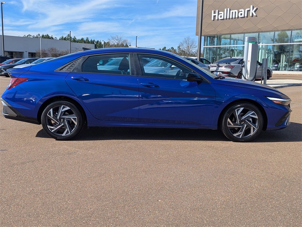 Certified 2025 Hyundai Elantra Sport video 2