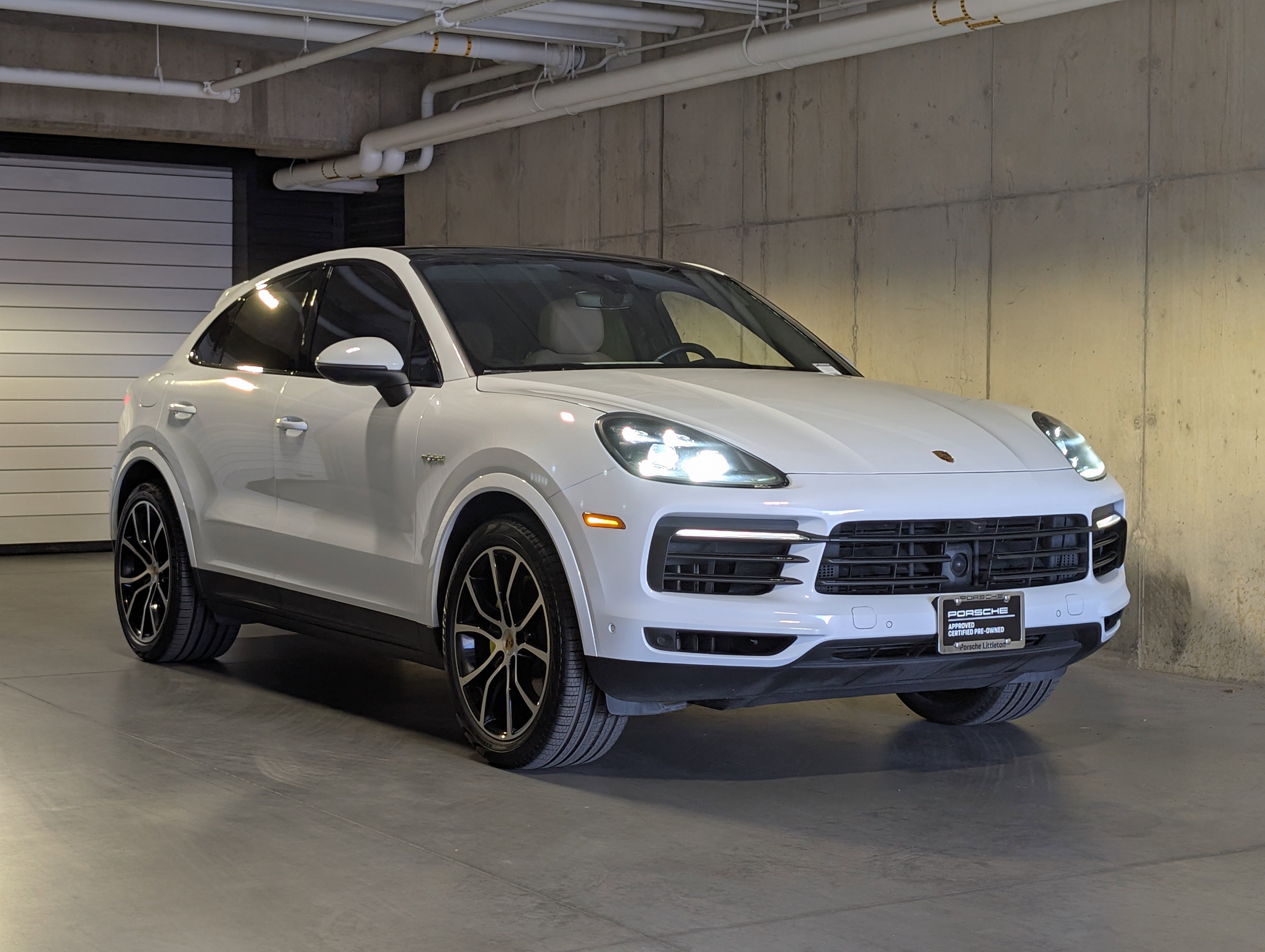 Certified 2022 Porsche Cayenne E-Hybrid image 11
