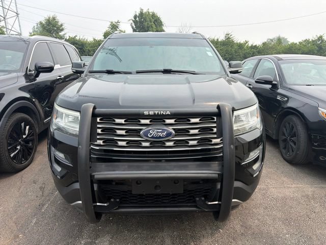 Used 2017 Ford Explorer XLT w/ Equipment Group 202A AWD/4WD image 2