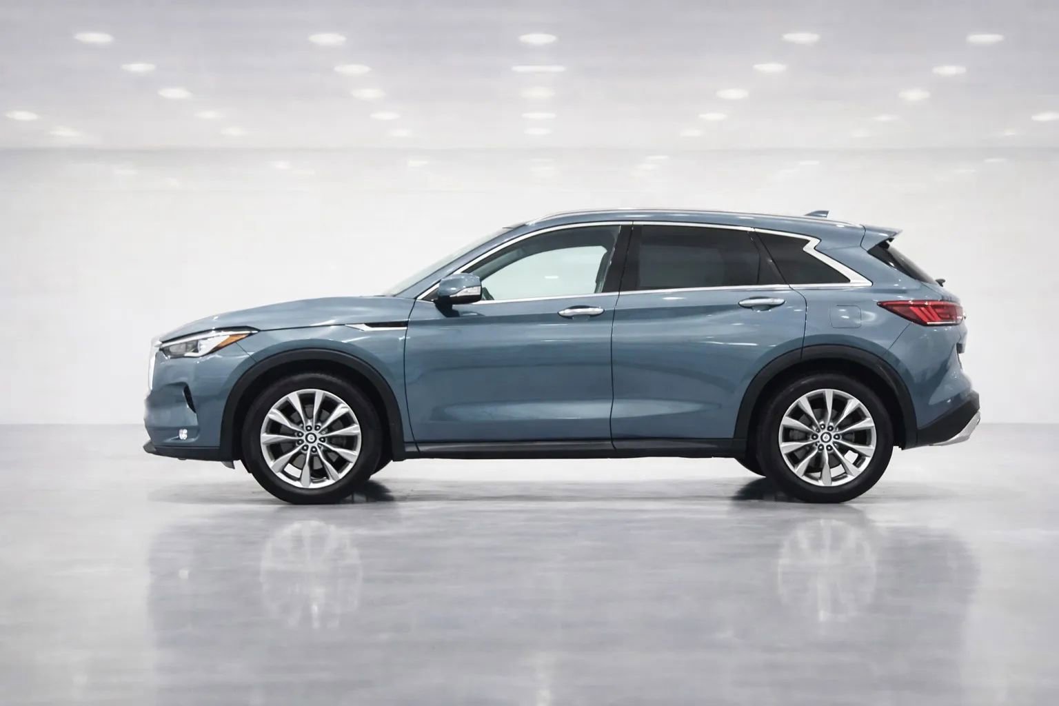 Used 2022 INFINITI QX50 Luxe image 2