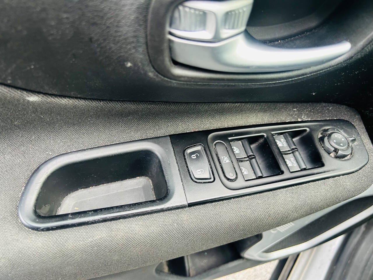 Used 2020 Jeep Renegade Latitude FWD image 12
