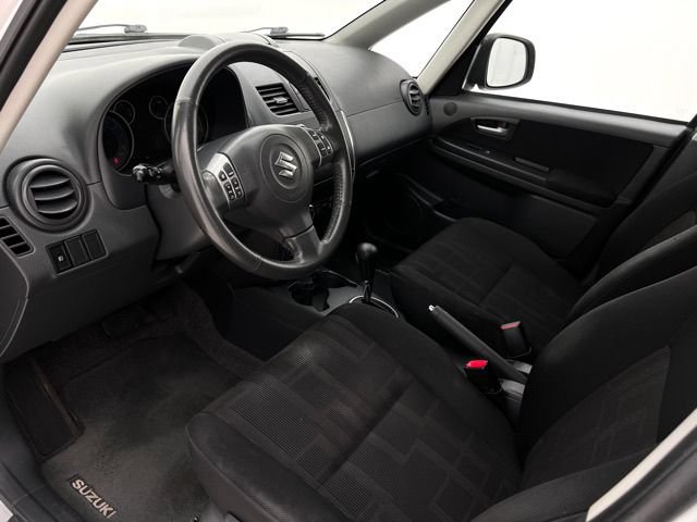 Used 2010 Suzuki SX4 Touring AWD/4WD image 12