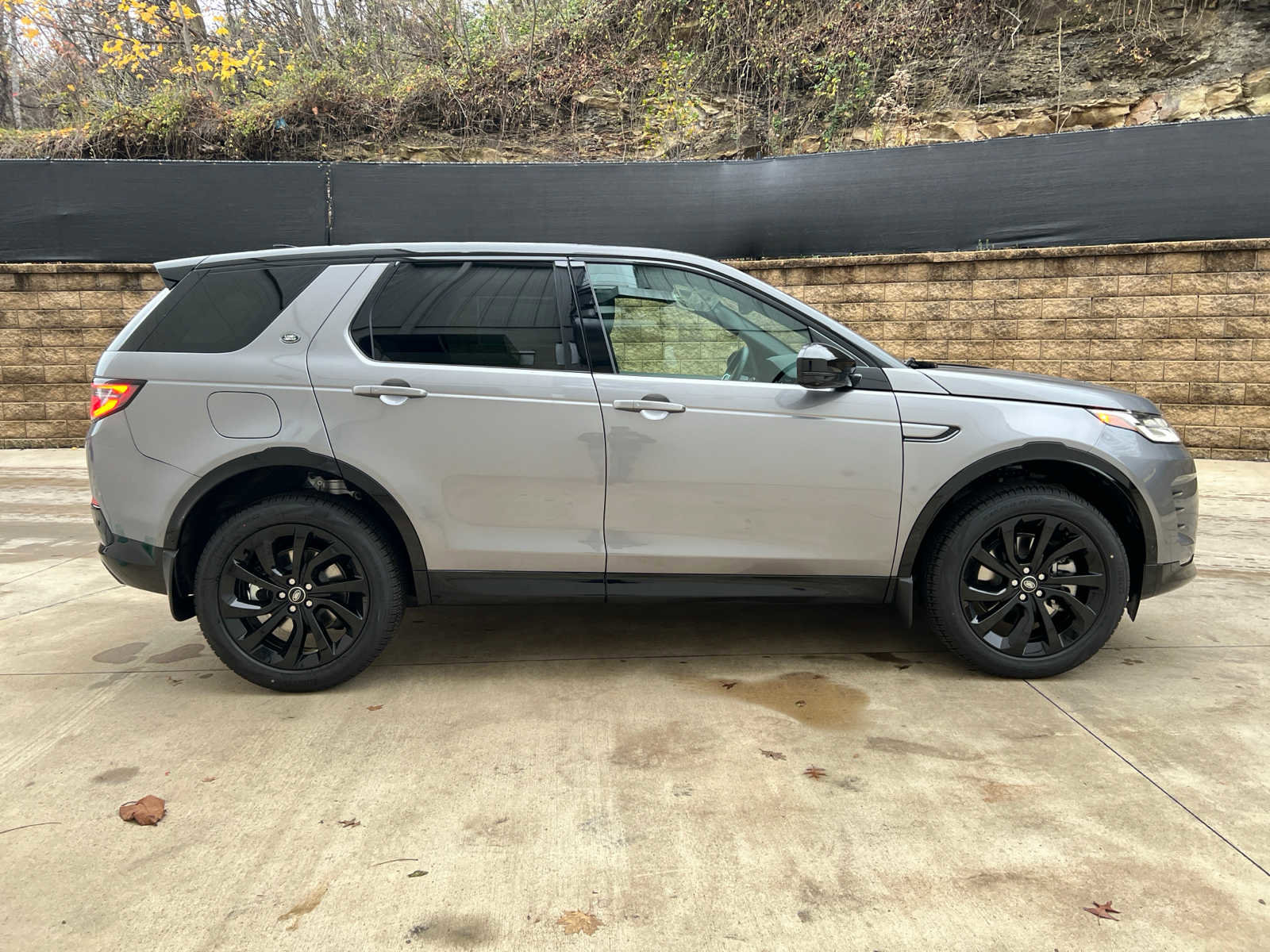 Used 2025 Land Rover Discovery Sport Dynamic SE image 7