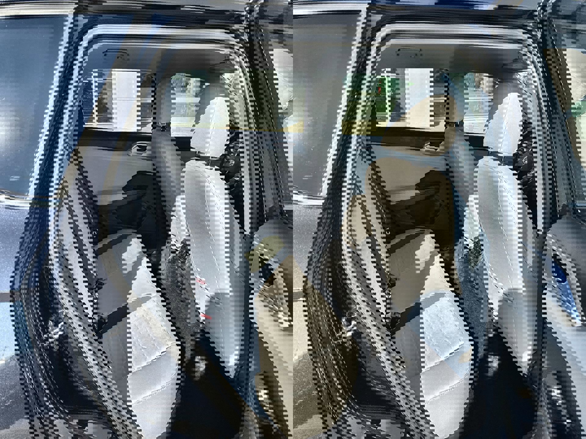 Certified 2025 Volkswagen Taos SE image 24
