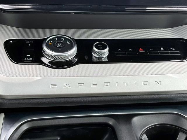 Used 2025 Ford Expedition Active image 27