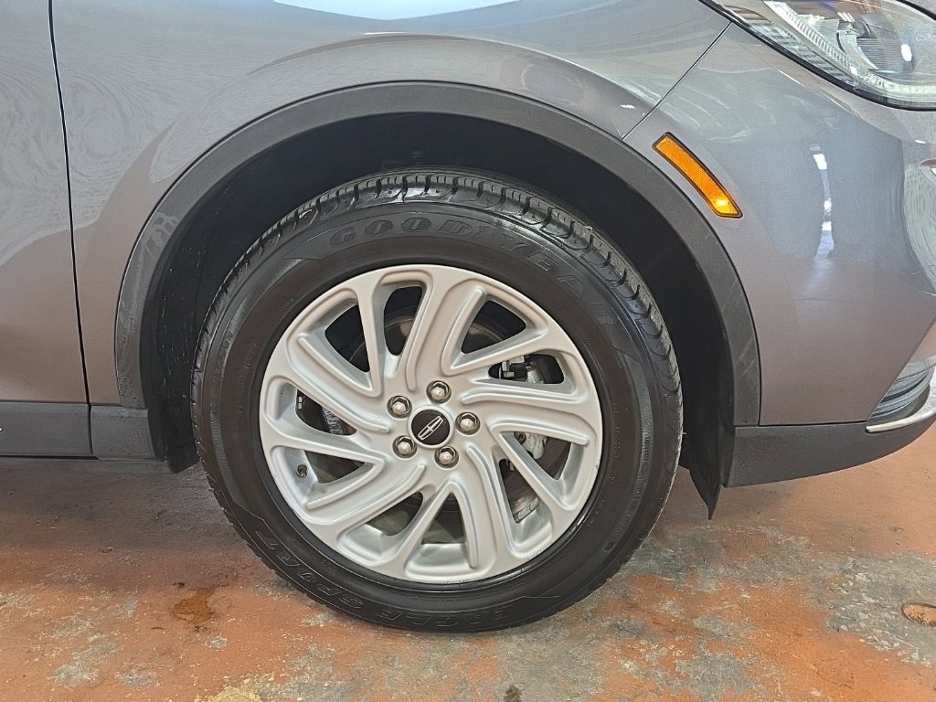 Used 2021 Lincoln Corsair Standard image 12