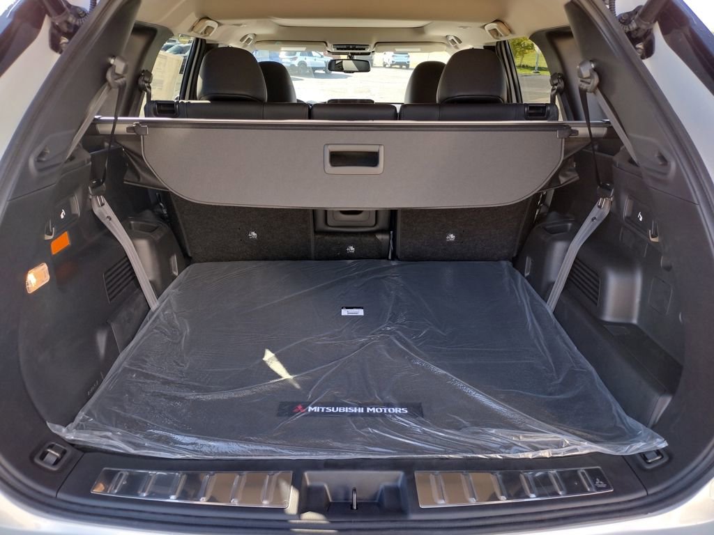 New 2025 Mitsubishi Outlander SE image 10