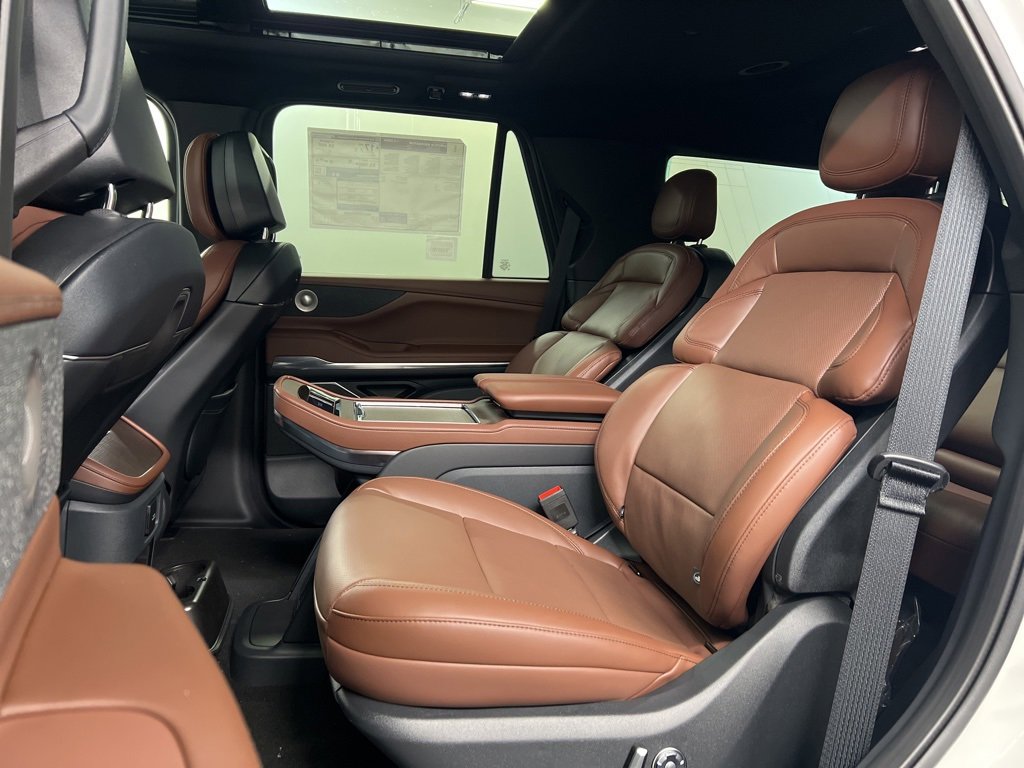 Used 2025 Lincoln Navigator Reserve image 37