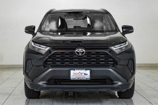 Used 2022 Toyota RAV4 XLE AWD/4WD image 3