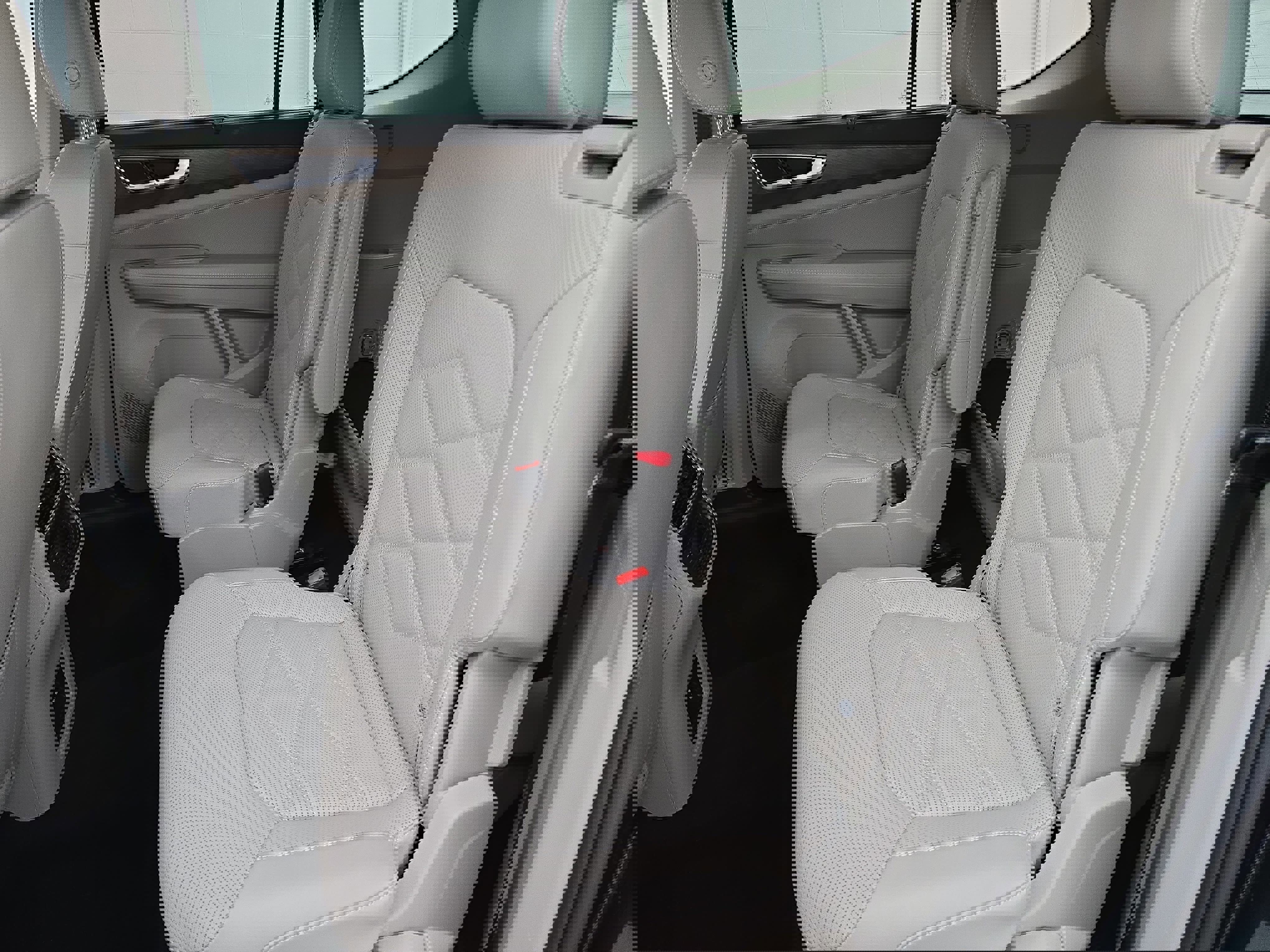 Used 2025 Volkswagen Atlas SE image 15