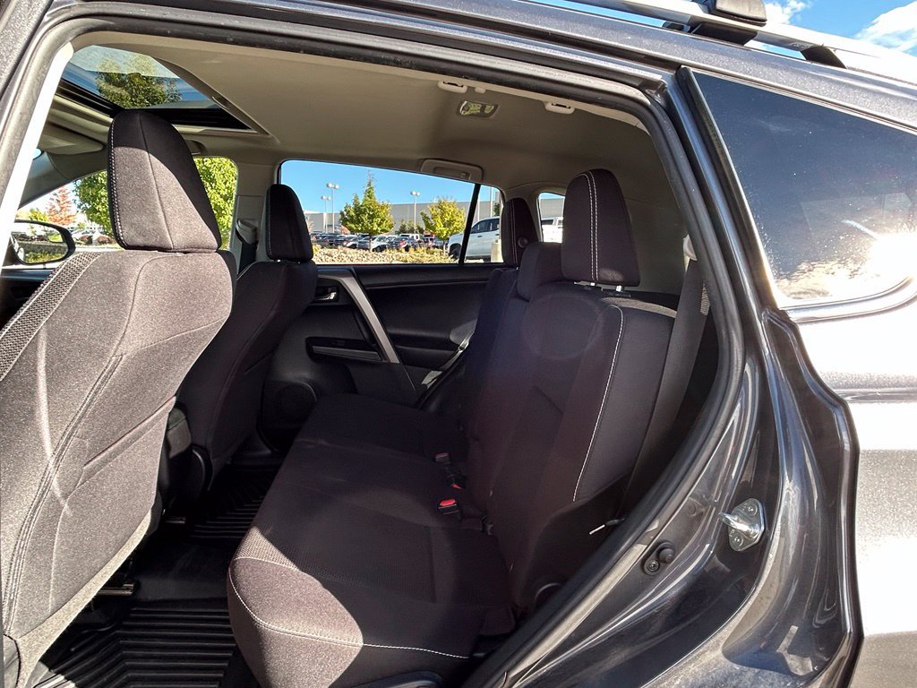 Used 2018 Toyota RAV4 XLE AWD/4WD image 37