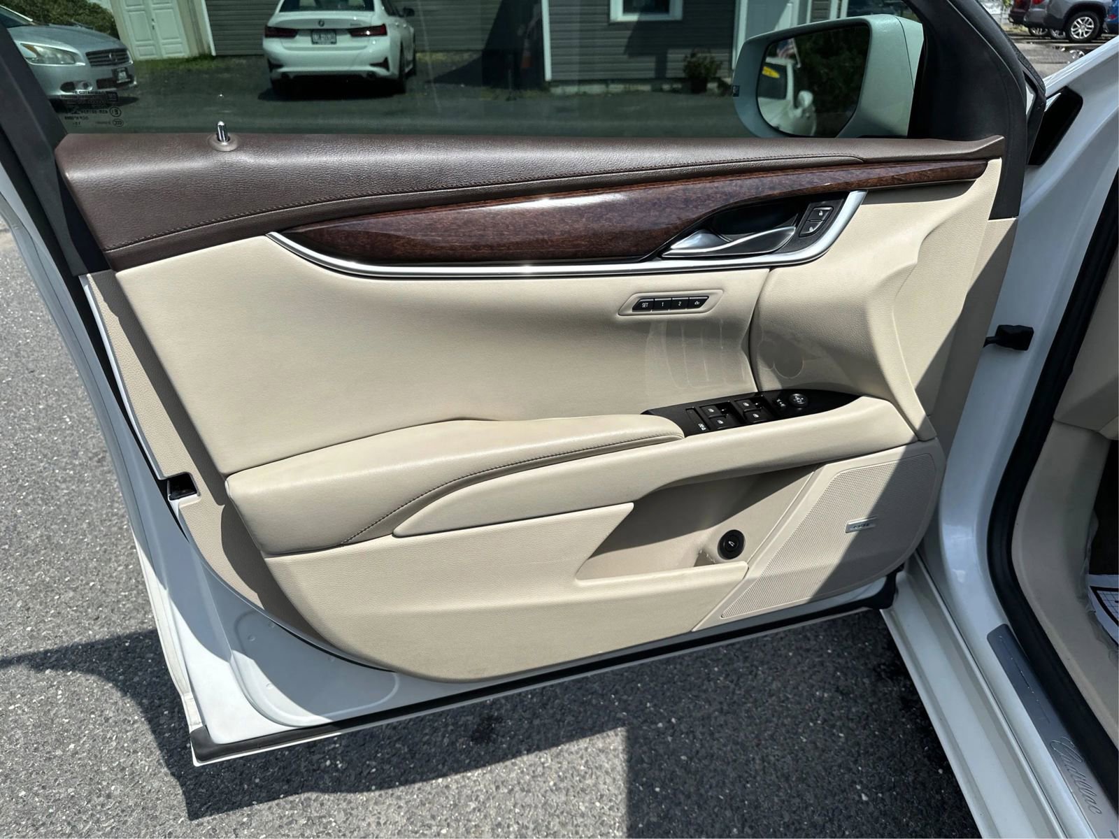 Used 2016 Cadillac XTS Luxury image 23