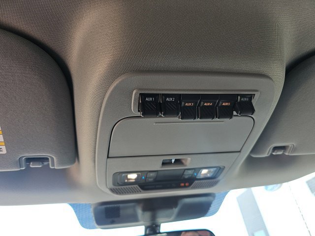 Used 2024 Ford F550 2WD Crew Cab Super Duty image 19