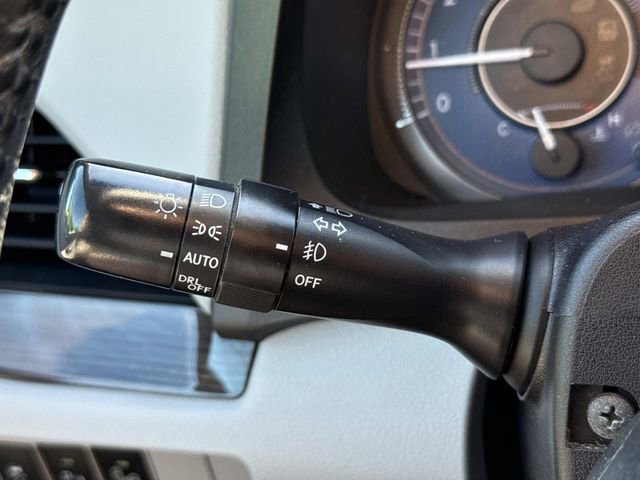Used 2015 Toyota Sienna XLE Premium FWD image 25