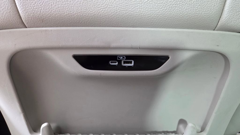 Used 2021 Chrysler Pacifica Touring-L FWD image 31