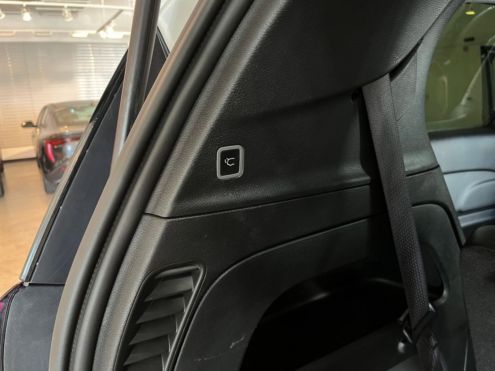 Used 2025 Chrysler Pacifica Select image 23