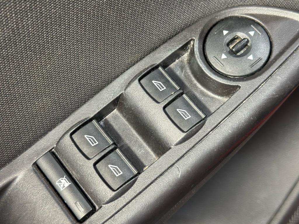 Used 2015 Ford Focus SE FWD image 28