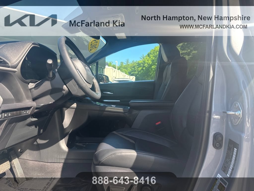 Used 2025 Toyota Sienna XLE Woodland Edition AWD/4WD image 14