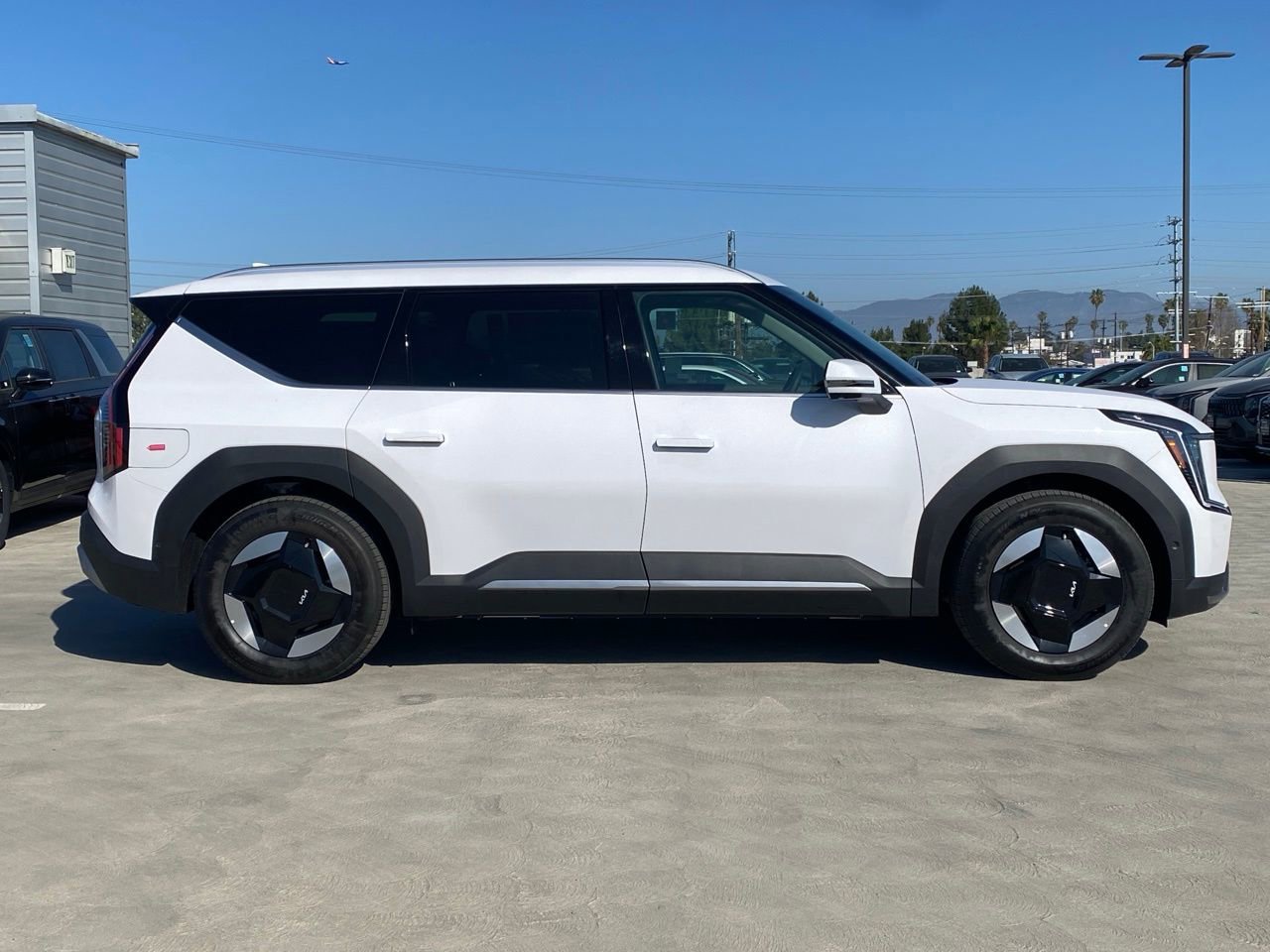 New 2026 Kia EV9 Wind image 2
