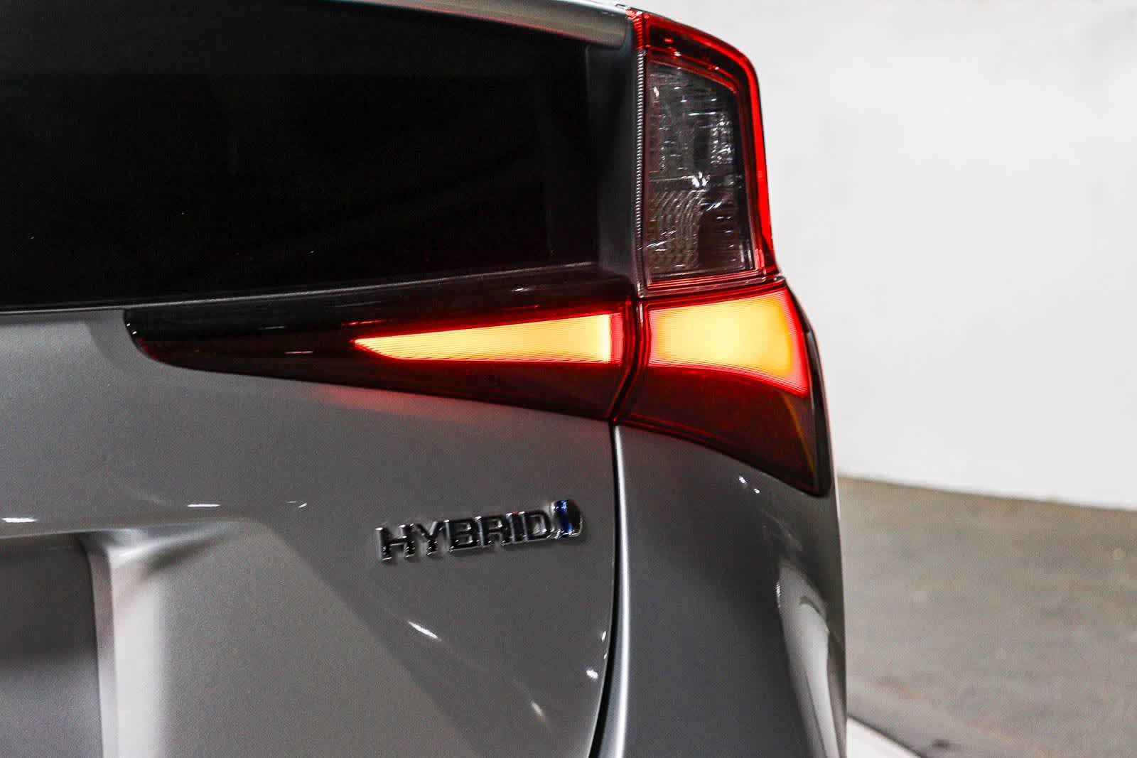 Certified 2022 Toyota Prius LE FWD image 13