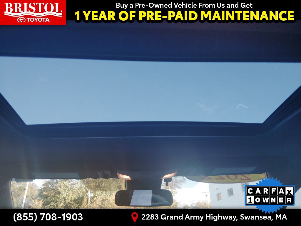 Used 2022 Toyota Corolla SE w/ SE Premium Package FWD image 18