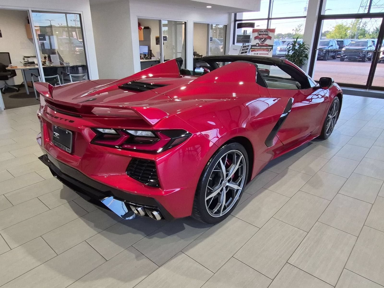Used 2023 Chevrolet Corvette Stingray Premium Conv w/ Z51 Performance Package RWD image 6