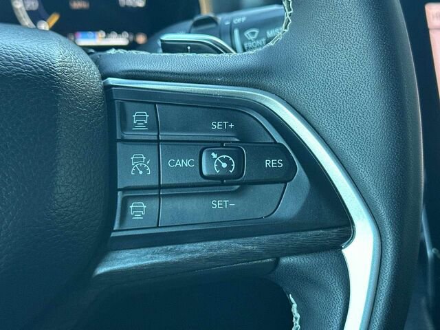 Used 2024 Jeep Grand Cherokee L Limited w/ Luxury Tech Group II image 31