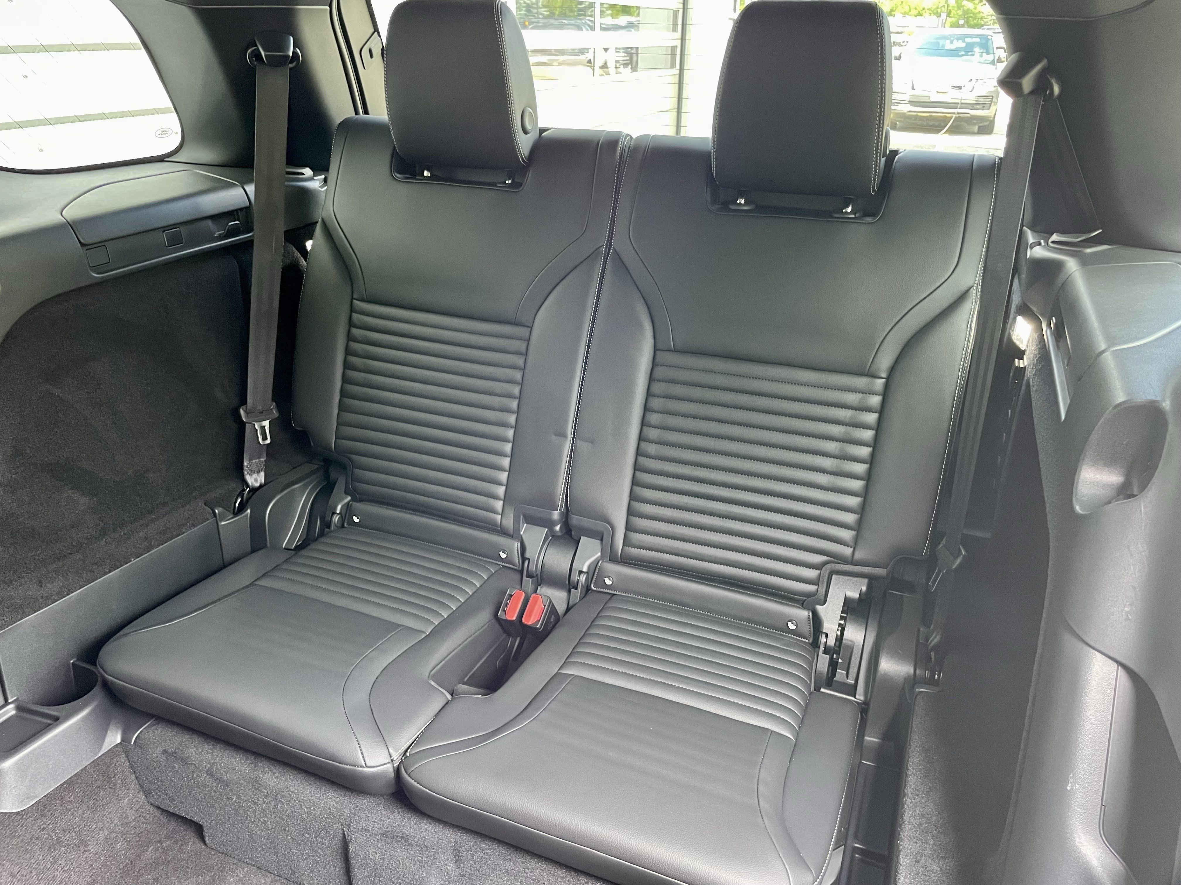 Certified 2025 Land Rover Discovery S AWD/4WD image 32