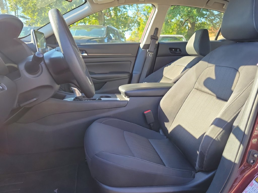 Used 2025 Nissan Altima 2.5 SV FWD image 25