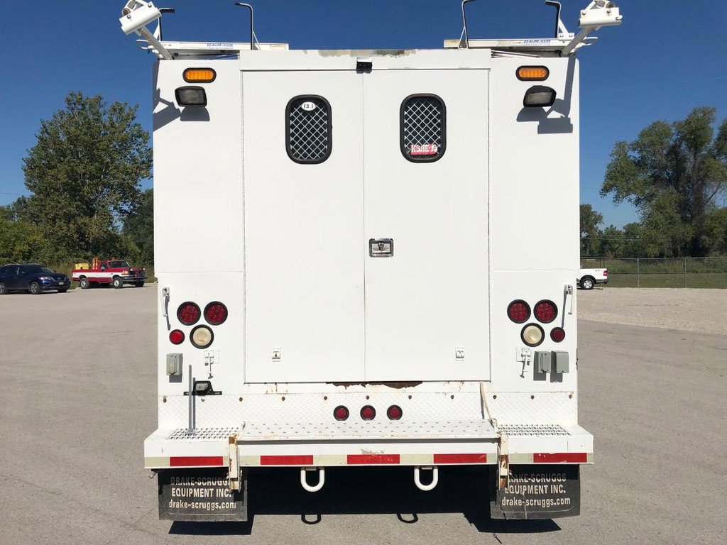 Used 2014 Ford F550 2WD Regular Cab Super Duty image 6